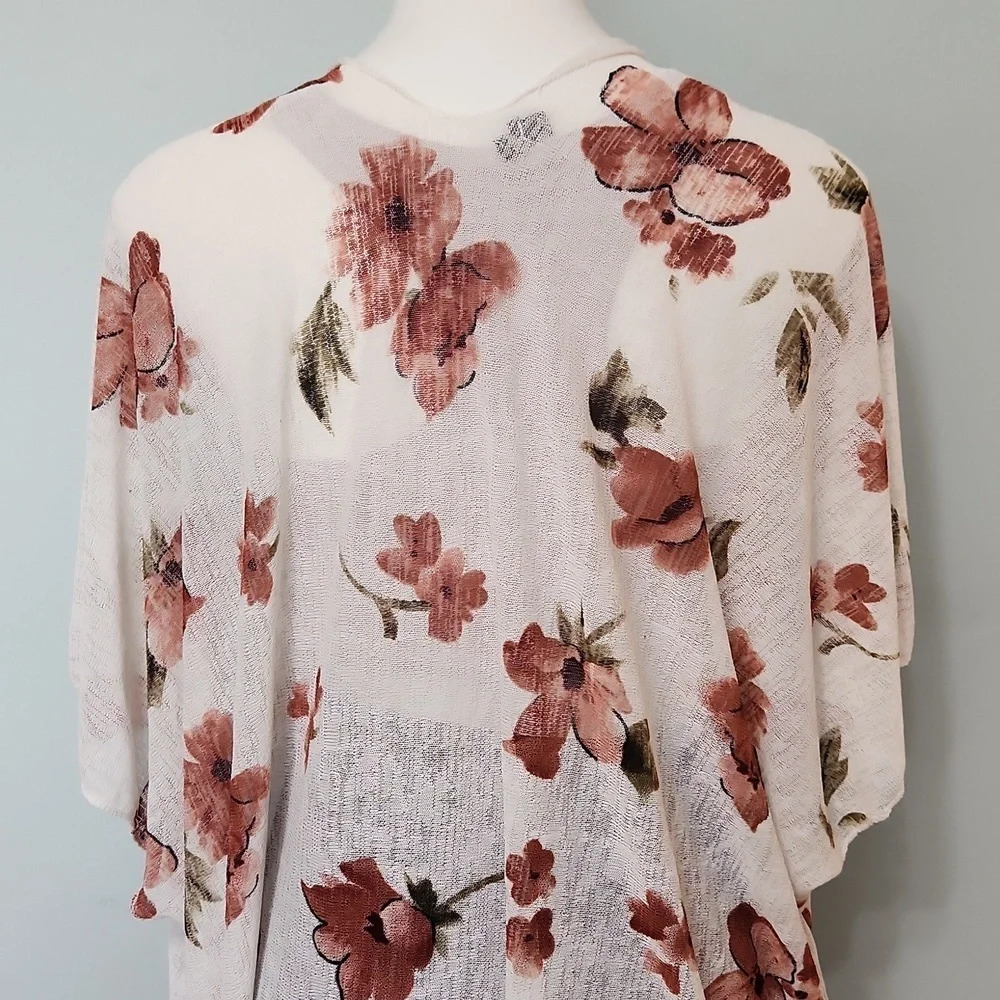 Final Sale White and Pink Floral Duster - Picture 10 of 13